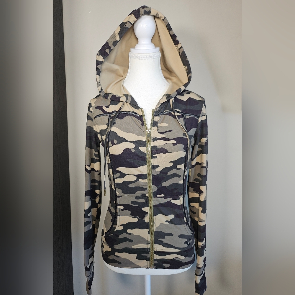 True Religion Womens Size Extra Small- Small Camo Soft Army Print Hoodie Sweater